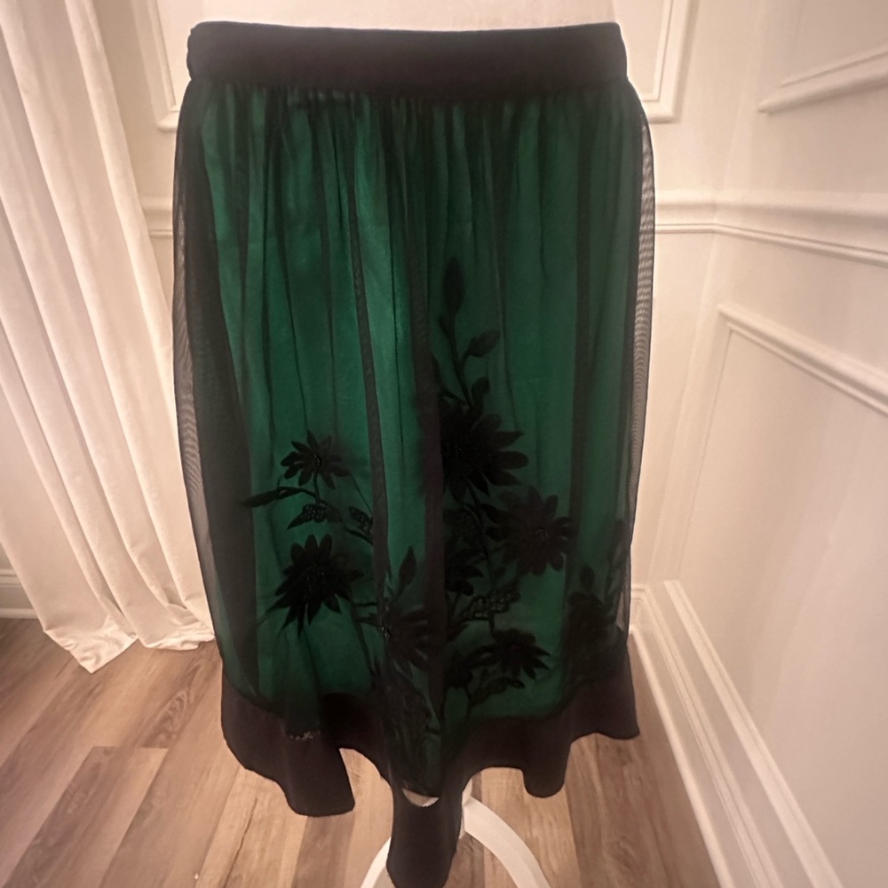NWOT RARE Anthropologie Lithe Lyceum Green & Black Floral Appliqué Skirt - Picture 3 of 9